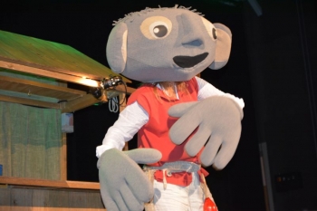 Spektakl Teatru Małe Mi pt. FINTIKLUSZKI - FOLKOWE OKRUSZKI